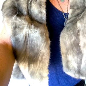 Vintage fur shawl with satin liner in good conditon